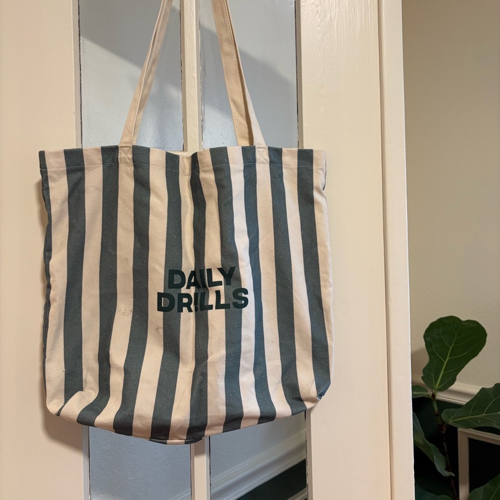 DAILY DRILLS Striped Tote